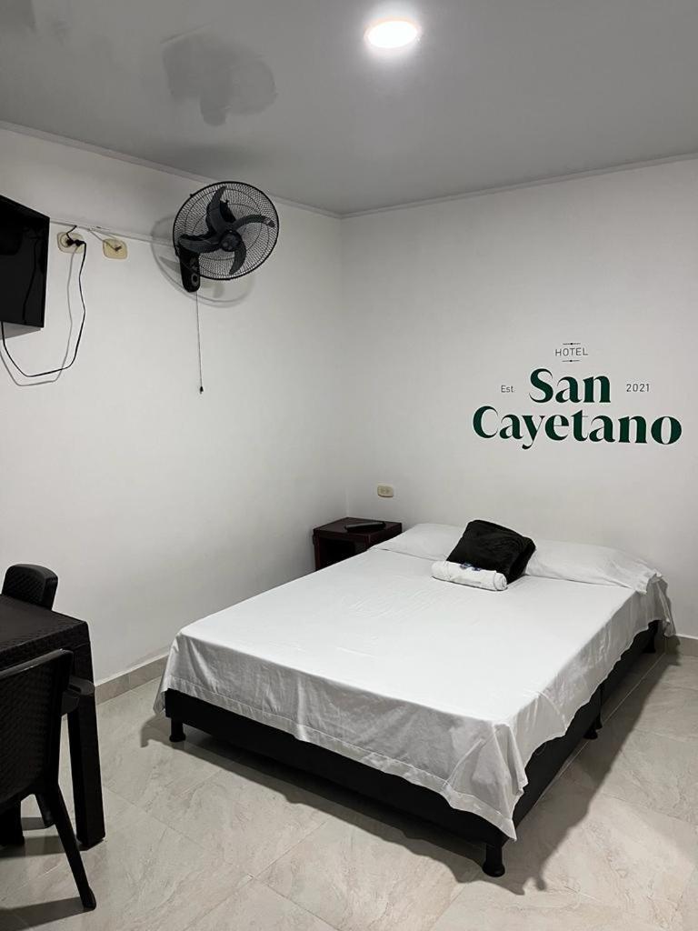 Hotel San Cayetano Ocana Bagian luar foto